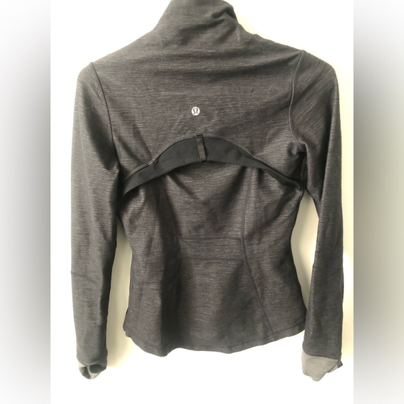 Lululemon Define Jacket. Denim black colour. Size 4 but fits small - Picture 3 of 3